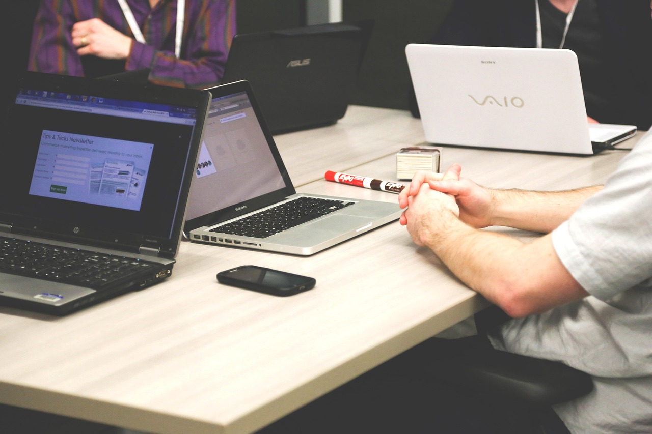 Laptops, meeting, businessmen — European Roulette Online USA Fast Payouts: A Comprehensive Guide